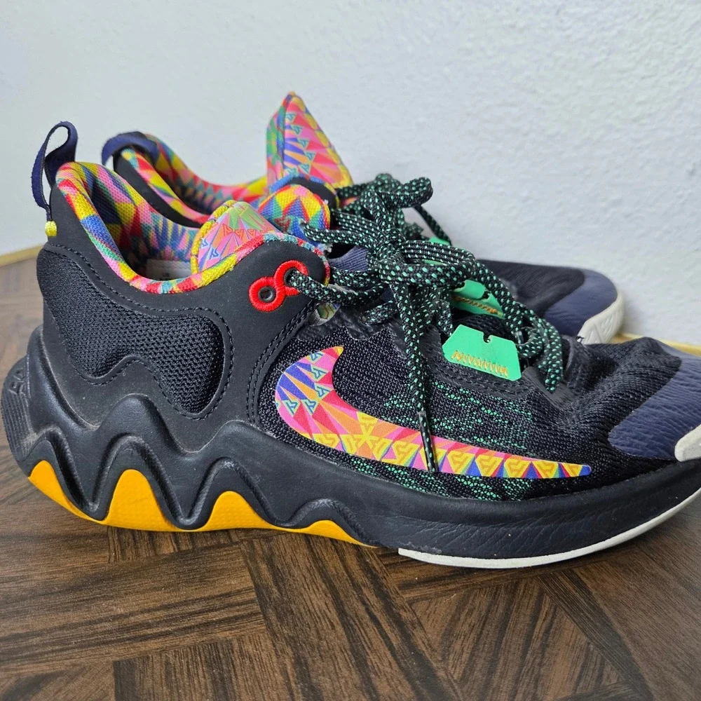 Nike Giannis Immortality 2 Youth‎ 5.5 Basketball Shoes Black & Neon multicolor